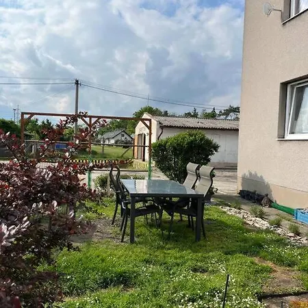 Monstera Ii - Economy Apartman Kolín