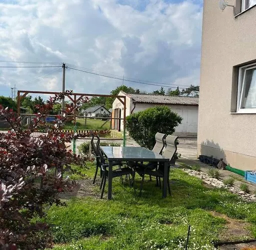 Monstera Ii - Economy Appartement Kolín